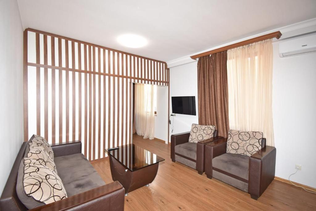 דירות יירבאן 74/3New Building In The Center Of The Capital מראה חיצוני תמונה